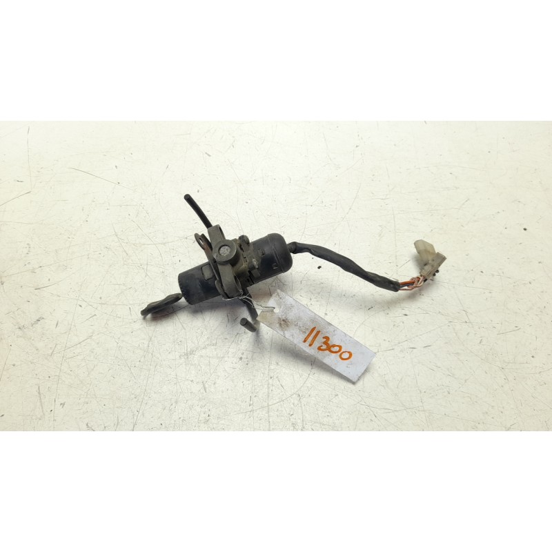 Recambio de conmutador de arranque para aprilia pegaso 125 / 600 / 650 pegaso 650 referencia OEM IAM AP8104217  