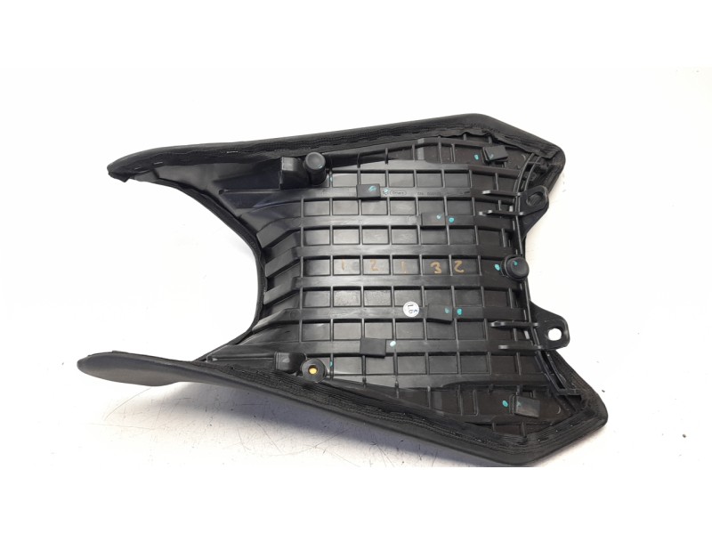Recambio de asiento para ktm duke 790 duke l referencia OEM IAM C90707040000  