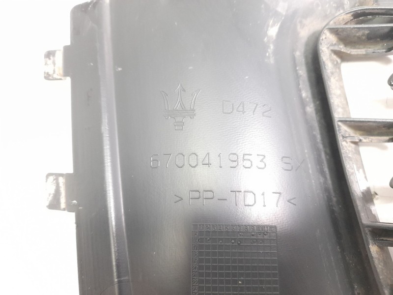 Recambio de rejilla paragolpes izquierda para maserati levante suv (m161) 3.0 d q4 referencia OEM IAM 670041953  