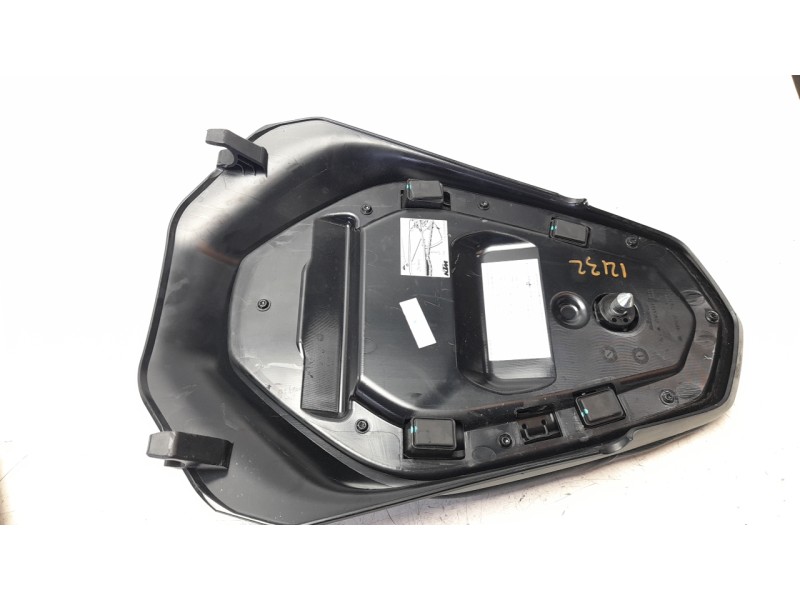 Recambio de asiento para ktm duke 790 duke l referencia OEM IAM C90707047033  