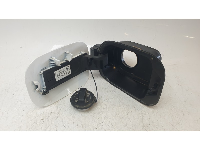 Recambio de tapa exterior combustible para hyundai tucson (nx) klass 2wd referencia OEM IAM 81596N7000  