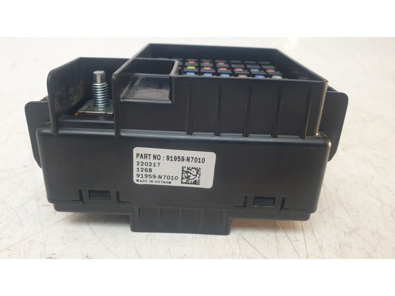 Recambio de caja reles / fusibles para hyundai tucson (nx) klass 2wd referencia OEM IAM 91959N7010  