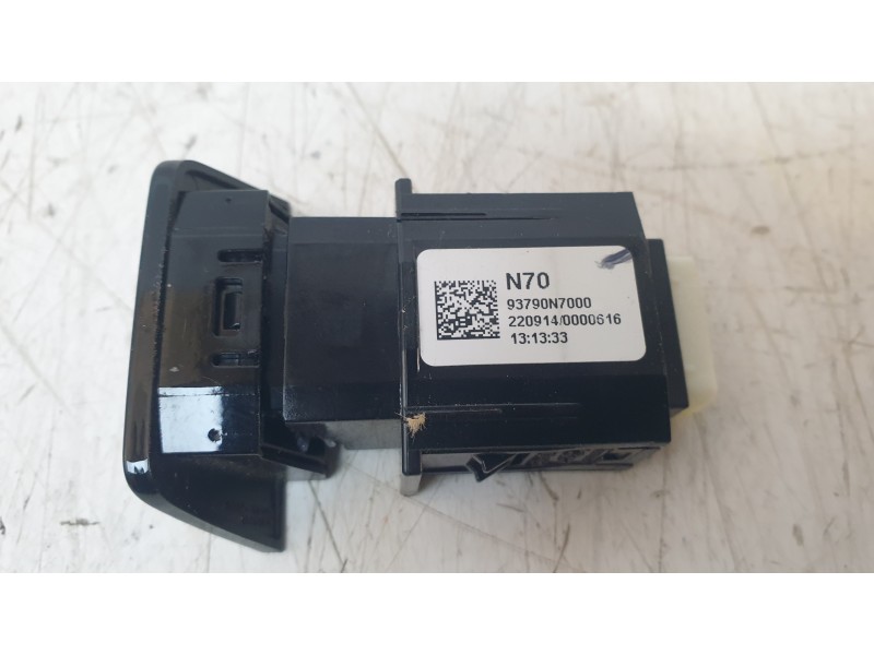 Recambio de warning para hyundai tucson (nx) klass 2wd referencia OEM IAM 93790N7000  