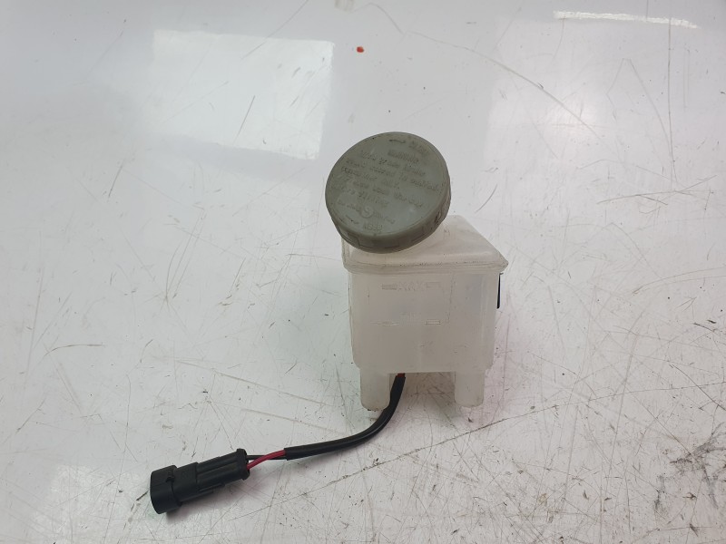 Recambio de deposito liquido de frenos para invicta metro pick up electrico referencia OEM IAM DEPOSITOFRENOS  