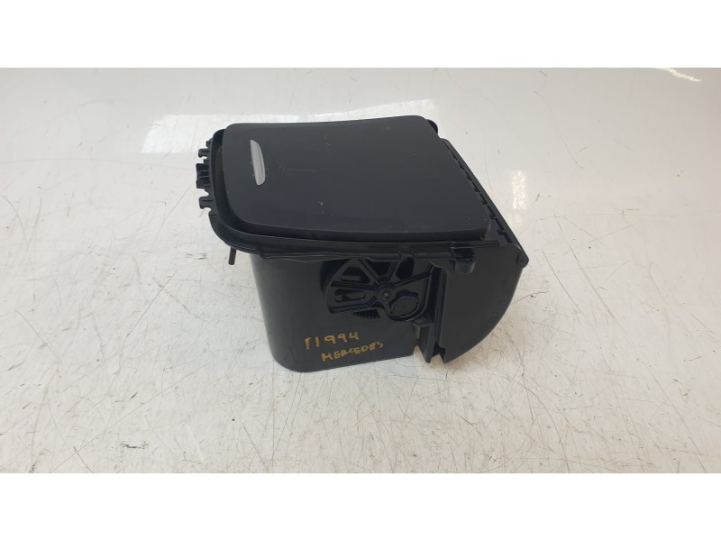 Recambio de cenicero para mercedes-benz clase gla (w156) gla 200 cdi (156.908) referencia OEM IAM A1766807400  