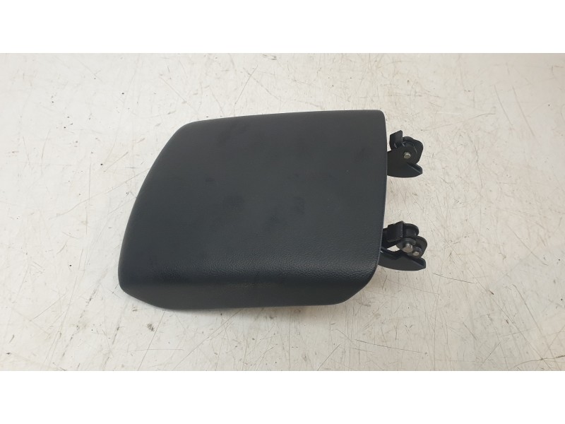 Recambio de apoyabrazos central para hyundai tucson (nx) klass 2wd referencia OEM IAM 84660N7200NNB  