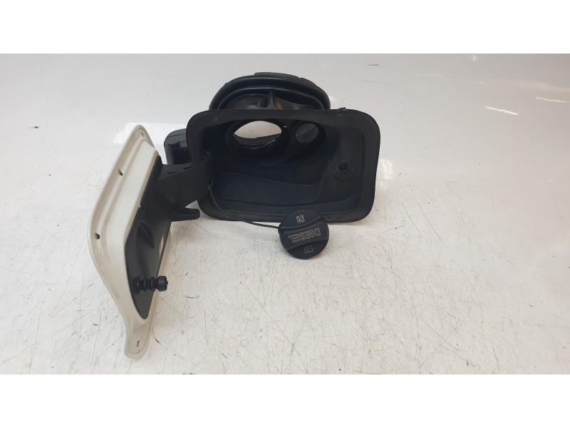 Recambio de tapa exterior combustible para bmw serie x1 (f48) sdrive18d referencia OEM IAM 7359171  