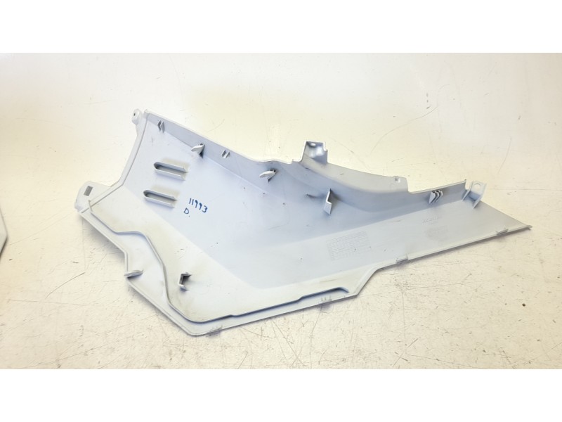 Recambio de moldura para honda adv 350 referencia OEM IAM 64331K2LD000  