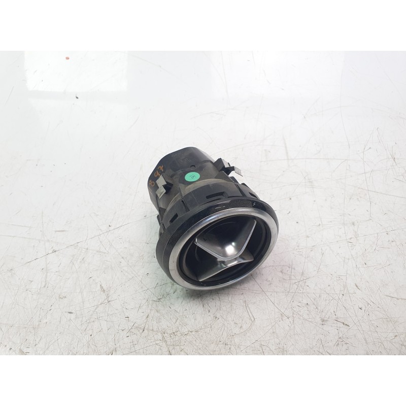 Recambio de aireador derecho para mercedes-benz clase b (w246) b 200 cdi be (246.201) referencia OEM IAM A2468304000  