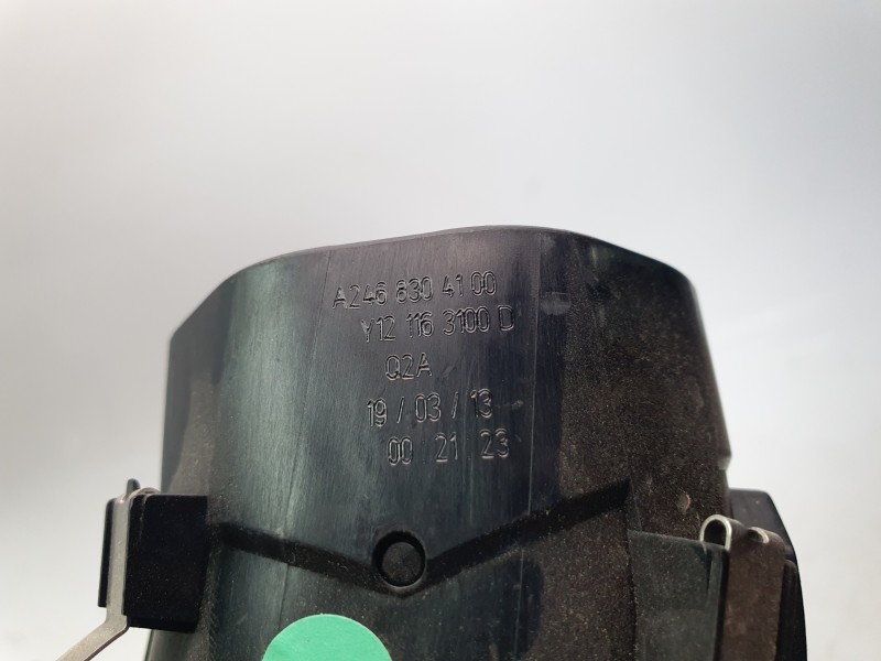 Recambio de aireador central izquierdo para mercedes-benz clase b (w246) b 200 cdi be (246.201) referencia OEM IAM A2468304100  