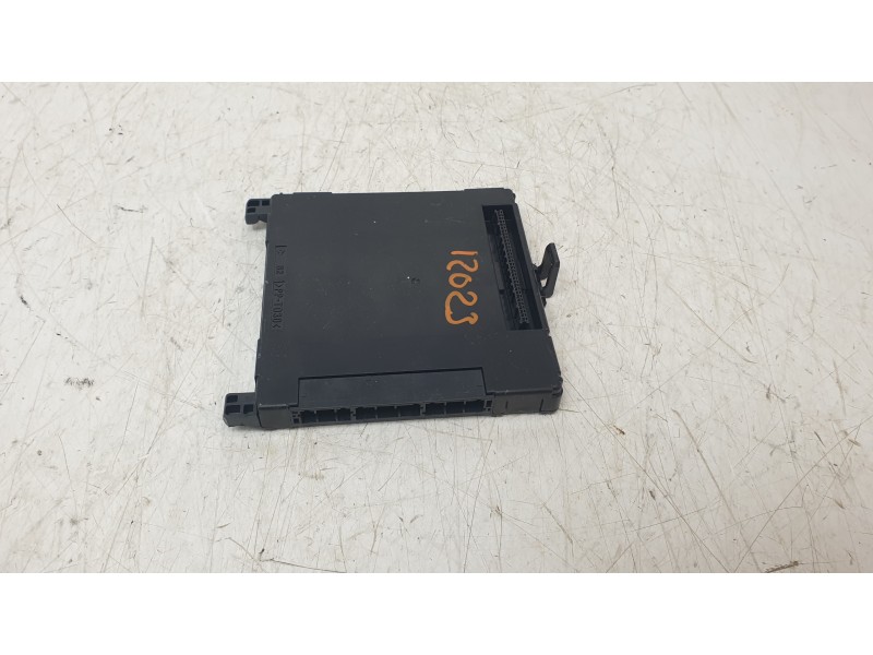 Recambio de modulo electronico para toyota yaris hybrid active referencia OEM IAM 8922142390  
