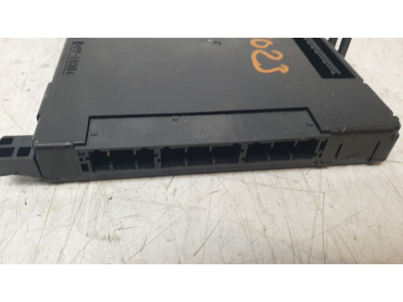 Recambio de modulo electronico para toyota yaris hybrid active referencia OEM IAM 8922142390  