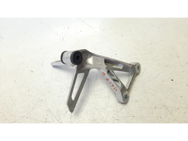 Recambio de estribo lateral para honda cb 500f referencia OEM IAM 50715MJWJ00  
