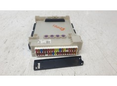 Recambio de caja reles / fusibles para toyota yaris hybrid active referencia OEM IAM 8273042890  