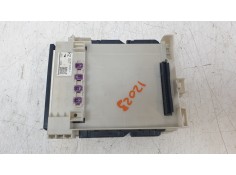 Recambio de caja reles / fusibles para toyota yaris hybrid active referencia OEM IAM 8273042890   2