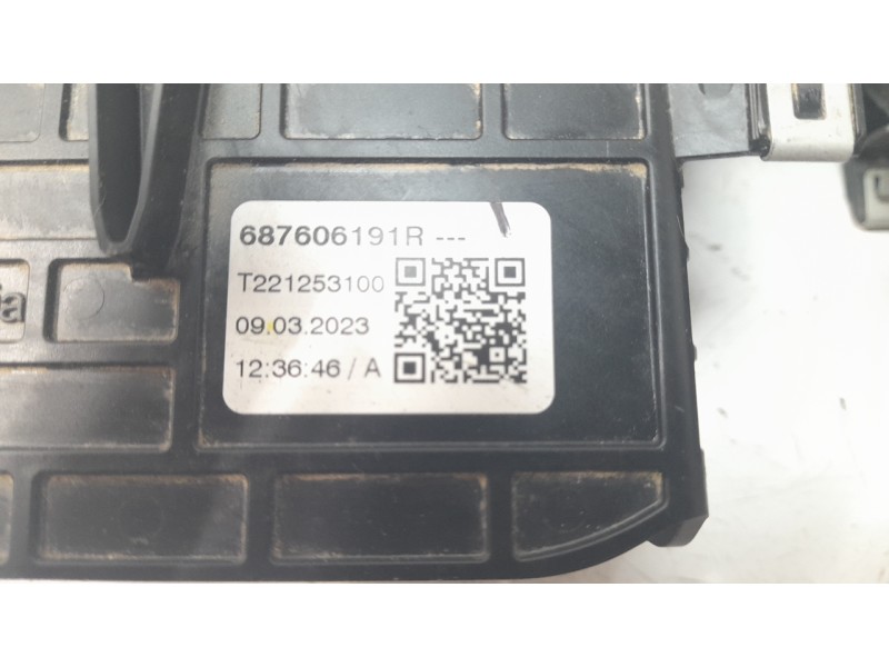 Recambio de aireador central para dacia sandero iii stepway extreme referencia OEM IAM 687606191R  