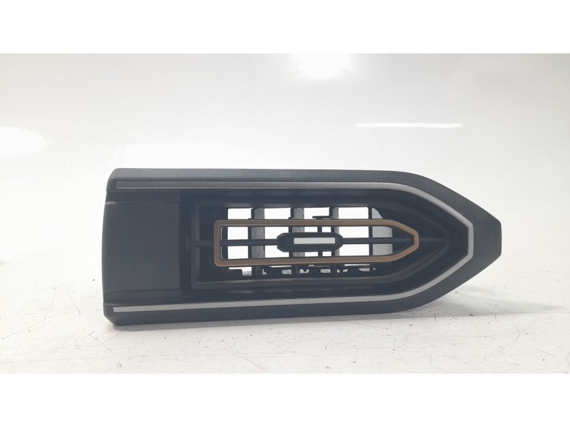 Recambio de aireador derecho para dacia sandero iii stepway extreme referencia OEM IAM 687606664R  
