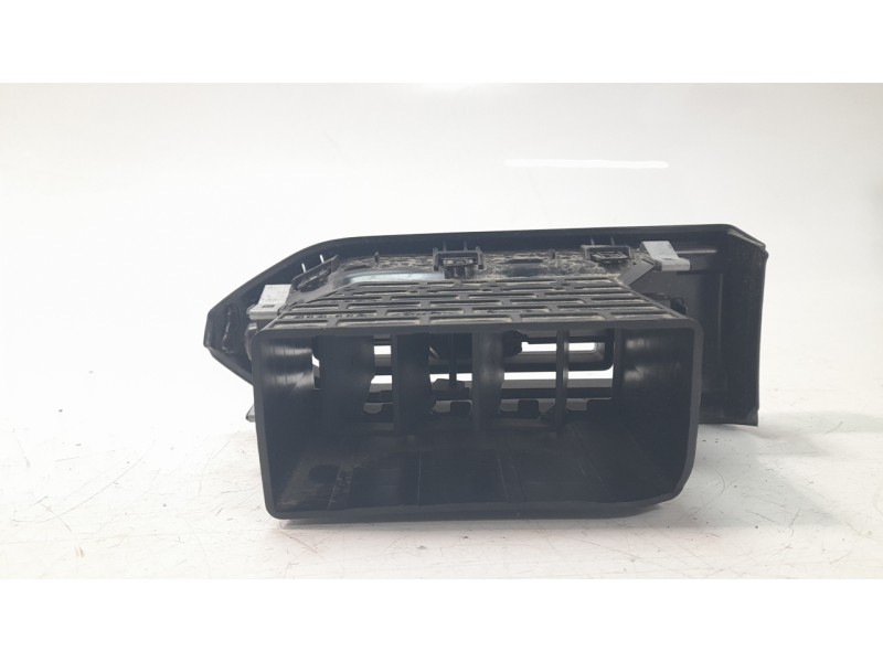 Recambio de aireador derecho para dacia sandero iii stepway extreme referencia OEM IAM 687606664R  