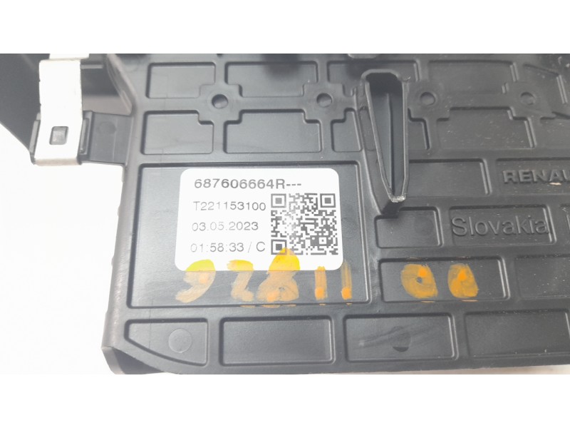 Recambio de aireador derecho para dacia sandero iii stepway extreme referencia OEM IAM 687606664R  
