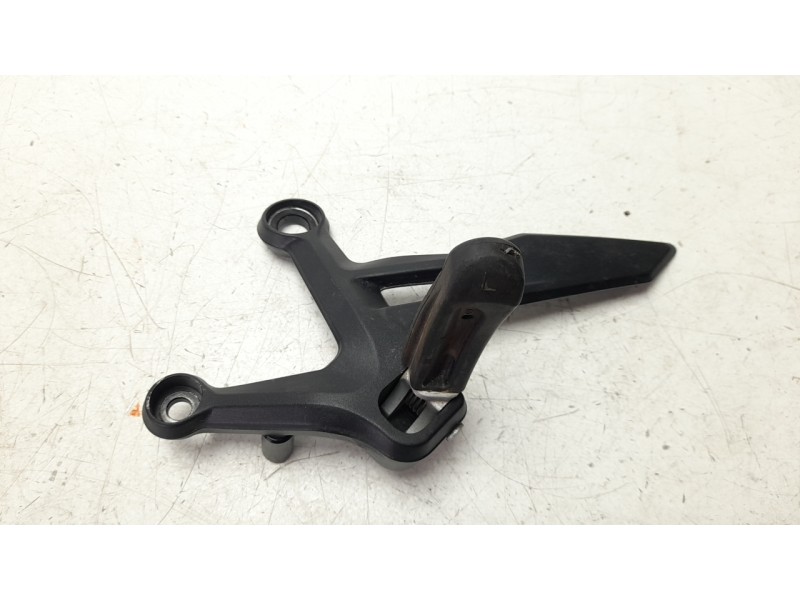 Recambio de estribo lateral para ktm duke 790 duke l referencia OEM IAM C90703038000C1  