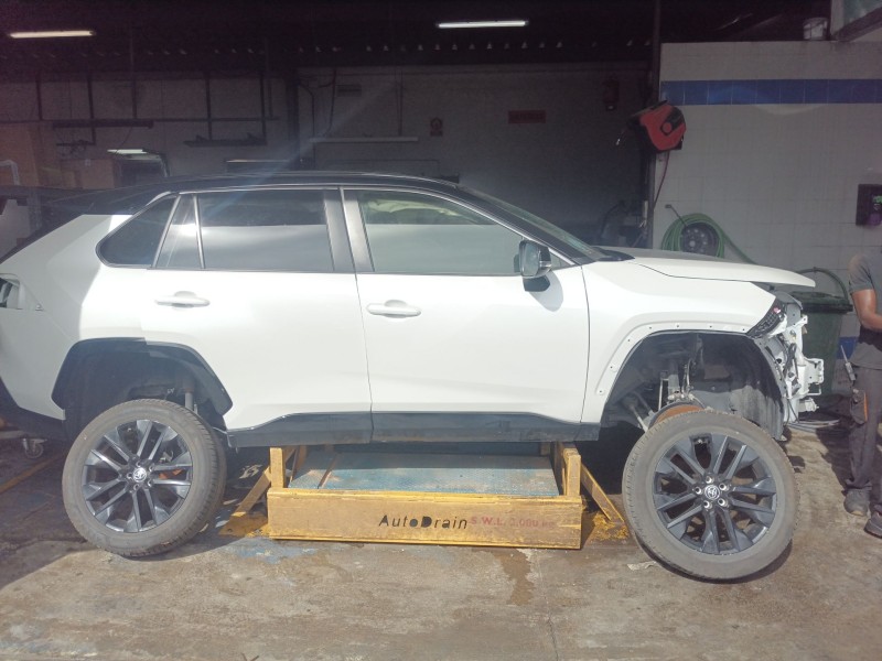 toyota rav 4 v (_a5_, _h5_) del año 2024