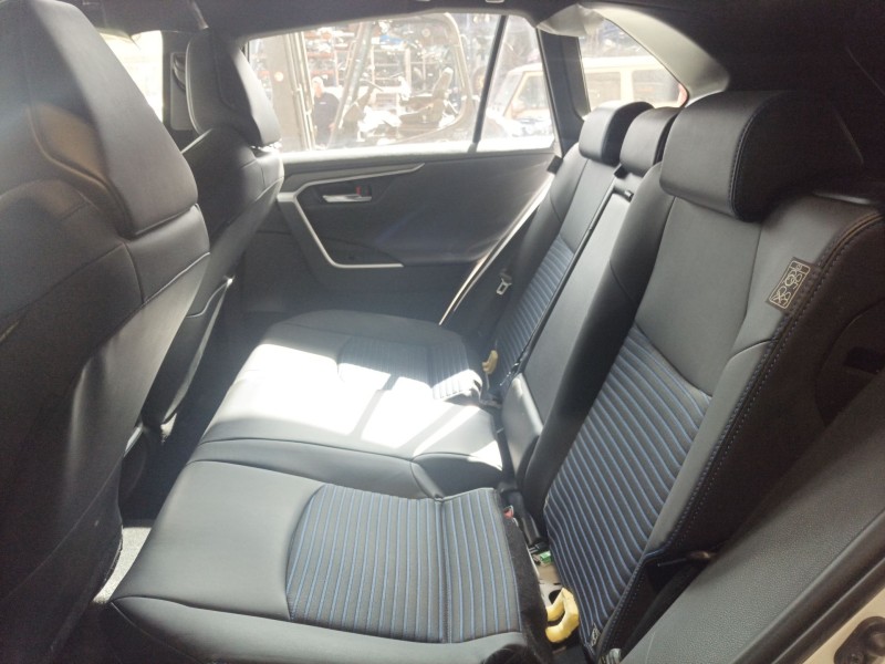 toyota rav 4 v (_a5_, _h5_) del año 2024