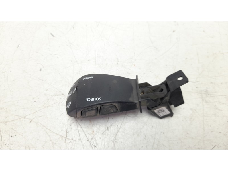 Recambio de mando volumen para dacia sandero iii stepway extreme referencia OEM IAM 255522187R  