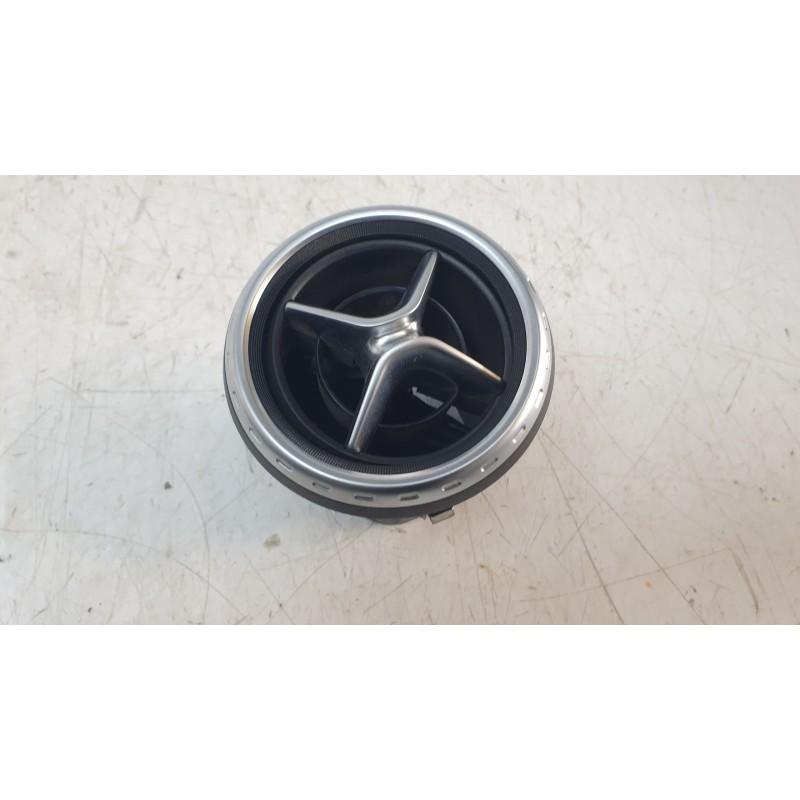 Recambio de aireador central para mercedes-benz clase gla (w156) gla 200 cdi (156.908) referencia OEM IAM 1568300054  