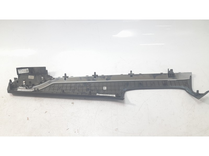 Recambio de moldura para skoda octavia lim. (nx3) ambition referencia OEM IAM 5E4858720F  