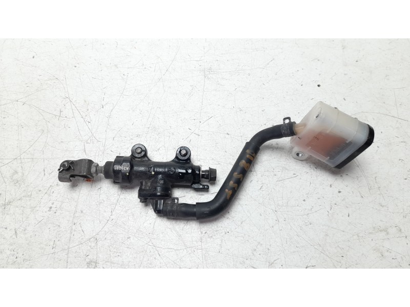 Recambio de bomba freno trasera para honda cb 650r referencia OEM IAM 43510MKND51  