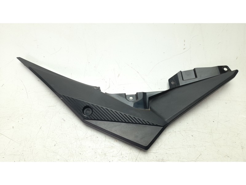 Recambio de moldura para honda cb 500f referencia OEM IAM 83521MKPJ000  