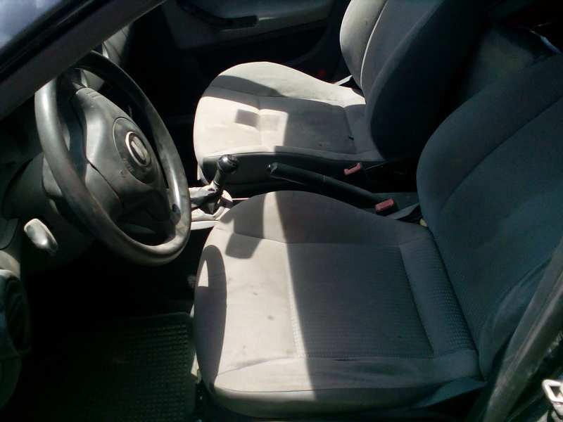 seat ibiza (6l1) del año 2003