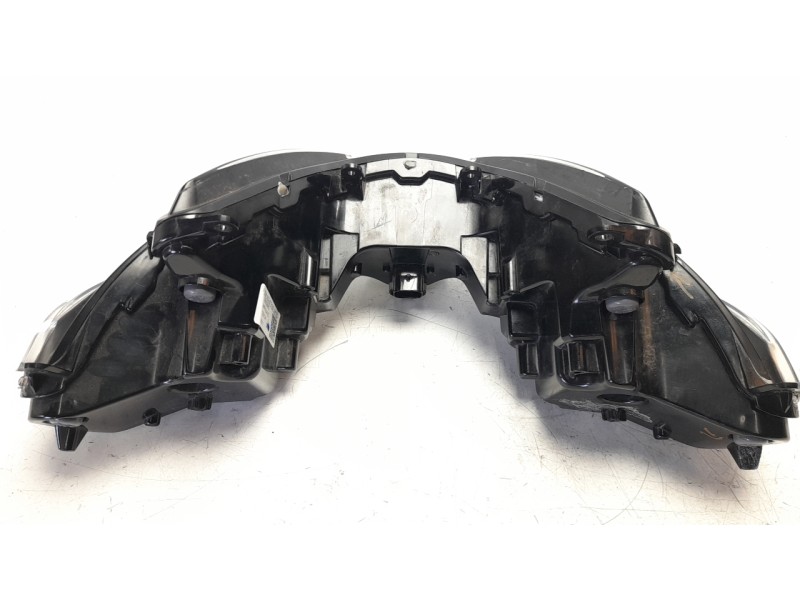 Recambio de faro delantero para aprilia rs 457 rs 457 referencia OEM IAM 2B009983  