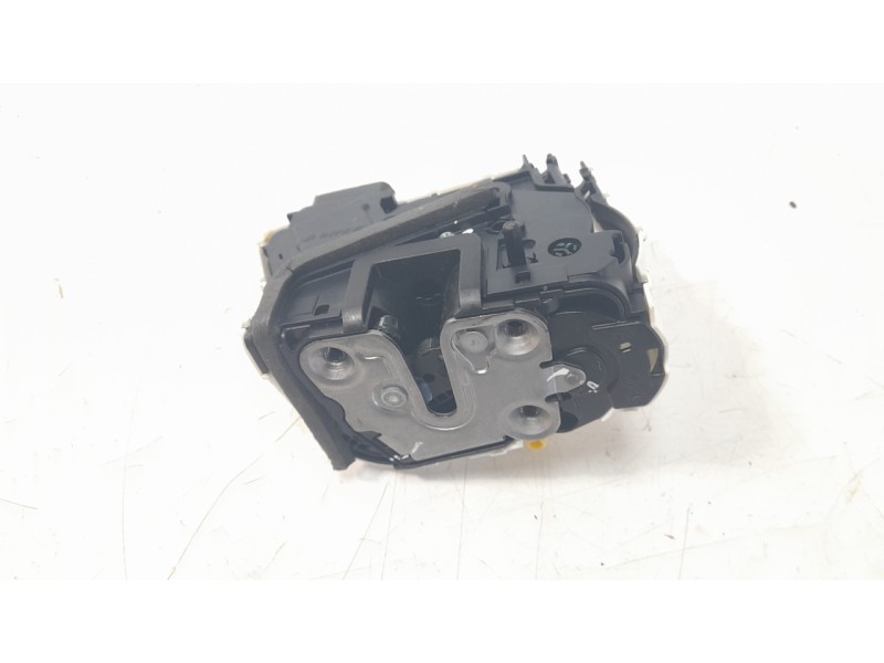 Recambio de cerradura puerta trasera izquierda para mg zs comfort referencia OEM IAM 10845782  