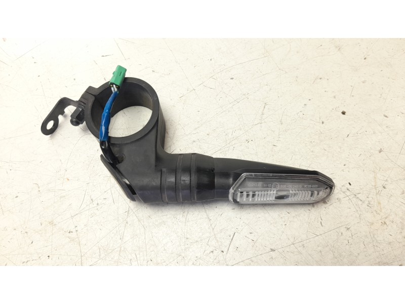 Recambio de piloto delantero derecho para honda cb 650r referencia OEM IAM 33400MLBD01  