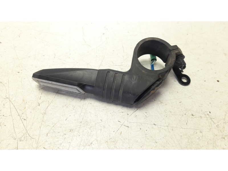 Recambio de piloto delantero derecho para honda cb 650r referencia OEM IAM 33400MLBD01  