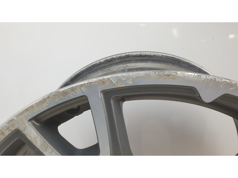 Recambio de llanta para maserati levante suv (m161) 3.0 d q4 referencia OEM IAM 670044701  