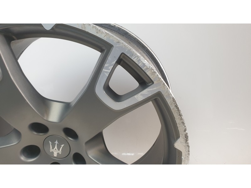 Recambio de llanta para maserati levante suv (m161) 3.0 d q4 referencia OEM IAM 670044701  