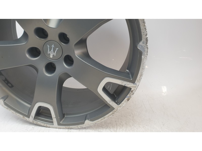Recambio de llanta para maserati levante suv (m161) 3.0 d q4 referencia OEM IAM 670044701  
