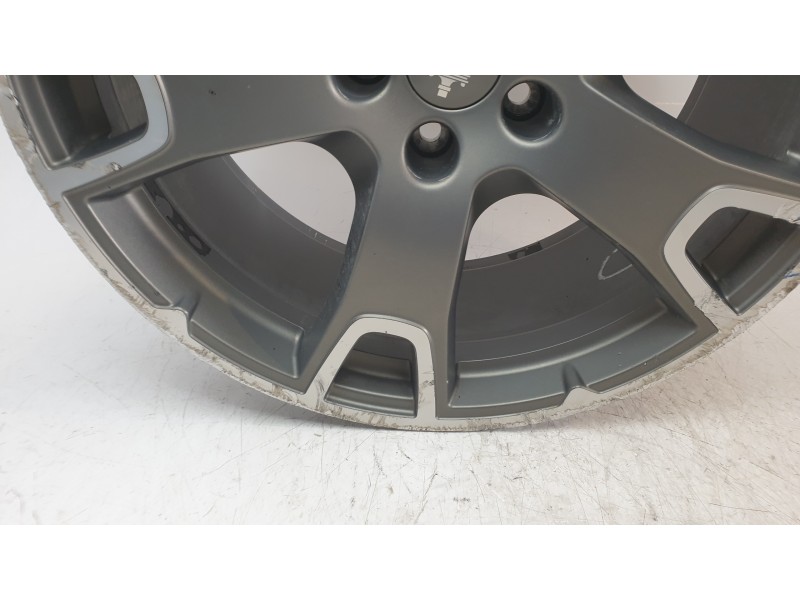 Recambio de llanta para maserati levante suv (m161) 3.0 d q4 referencia OEM IAM 670044701  
