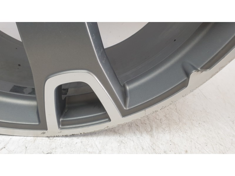 Recambio de llanta para maserati levante suv (m161) 3.0 d q4 referencia OEM IAM 670044701  