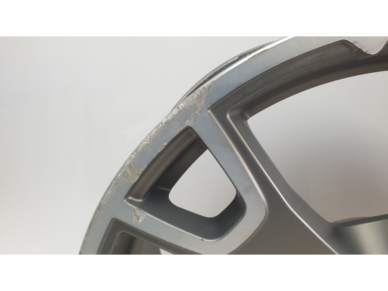 Recambio de llanta para maserati levante suv (m161) 3.0 d q4 referencia OEM IAM 670044701  