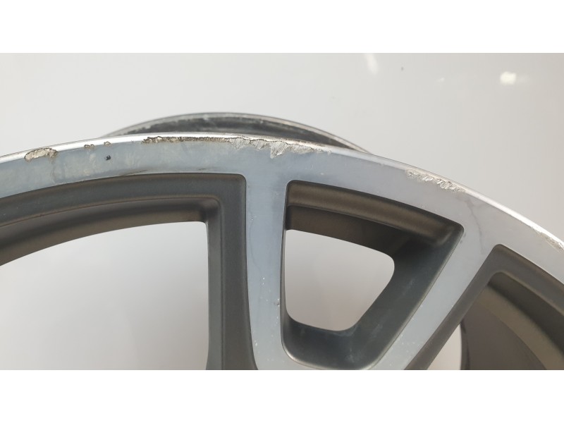 Recambio de llanta para maserati levante suv (m161) 3.0 d q4 referencia OEM IAM 670044701  