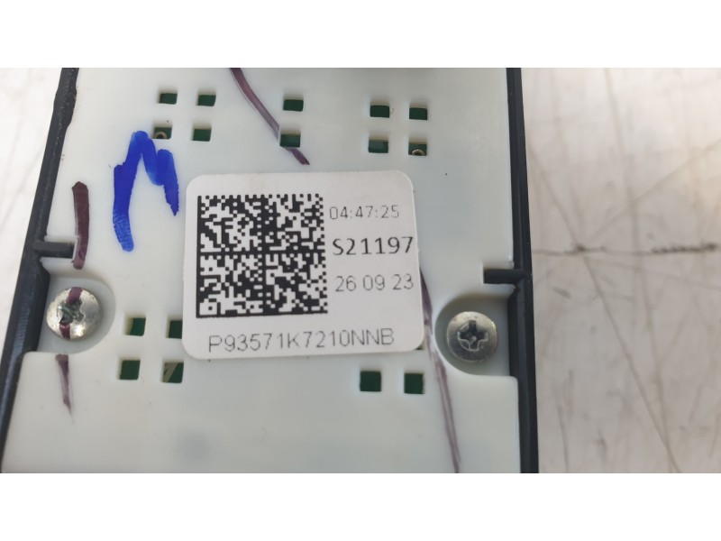 Recambio de mando elevalunas delantero izquierdo para hyundai i10 iii (ac3, ai3) 1.0 mpi referencia OEM IAM 93571K7210NNB  