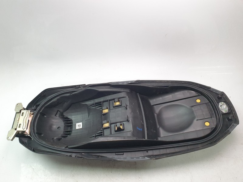 Recambio de asiento delantero para honda adv 350 referencia OEM IAM 77200K2LD0000  