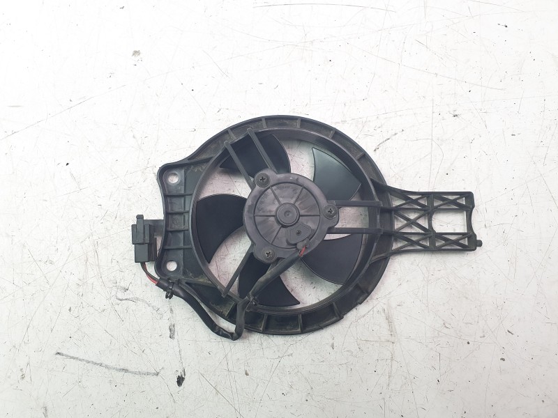 Recambio de electroventilador para ktm duke 790 duke l referencia OEM IAM 64135044033  
