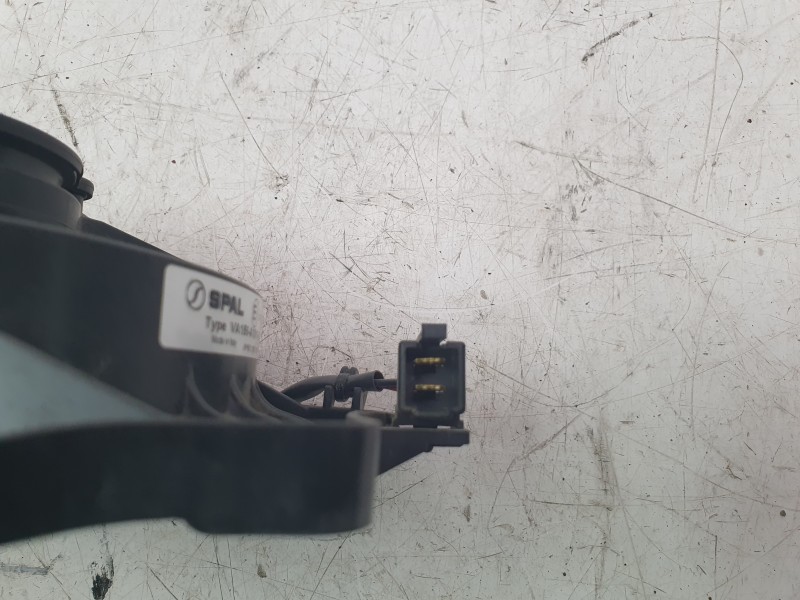 Recambio de electroventilador para ktm duke 790 duke l referencia OEM IAM 64135044033  