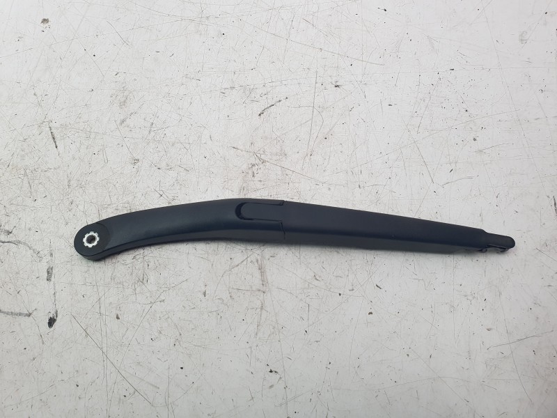 Recambio de brazo limpia trasero para hyundai tucson (nx) klass 2wd referencia OEM IAM 98820N9000  