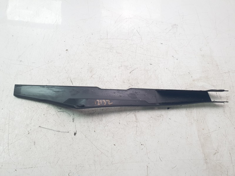 Recambio de cubrecadena para ktm duke 790 duke l referencia OEM IAM C90704061000  