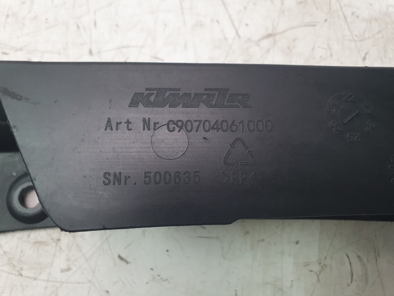 Recambio de cubrecadena para ktm duke 790 duke l referencia OEM IAM C90704061000  